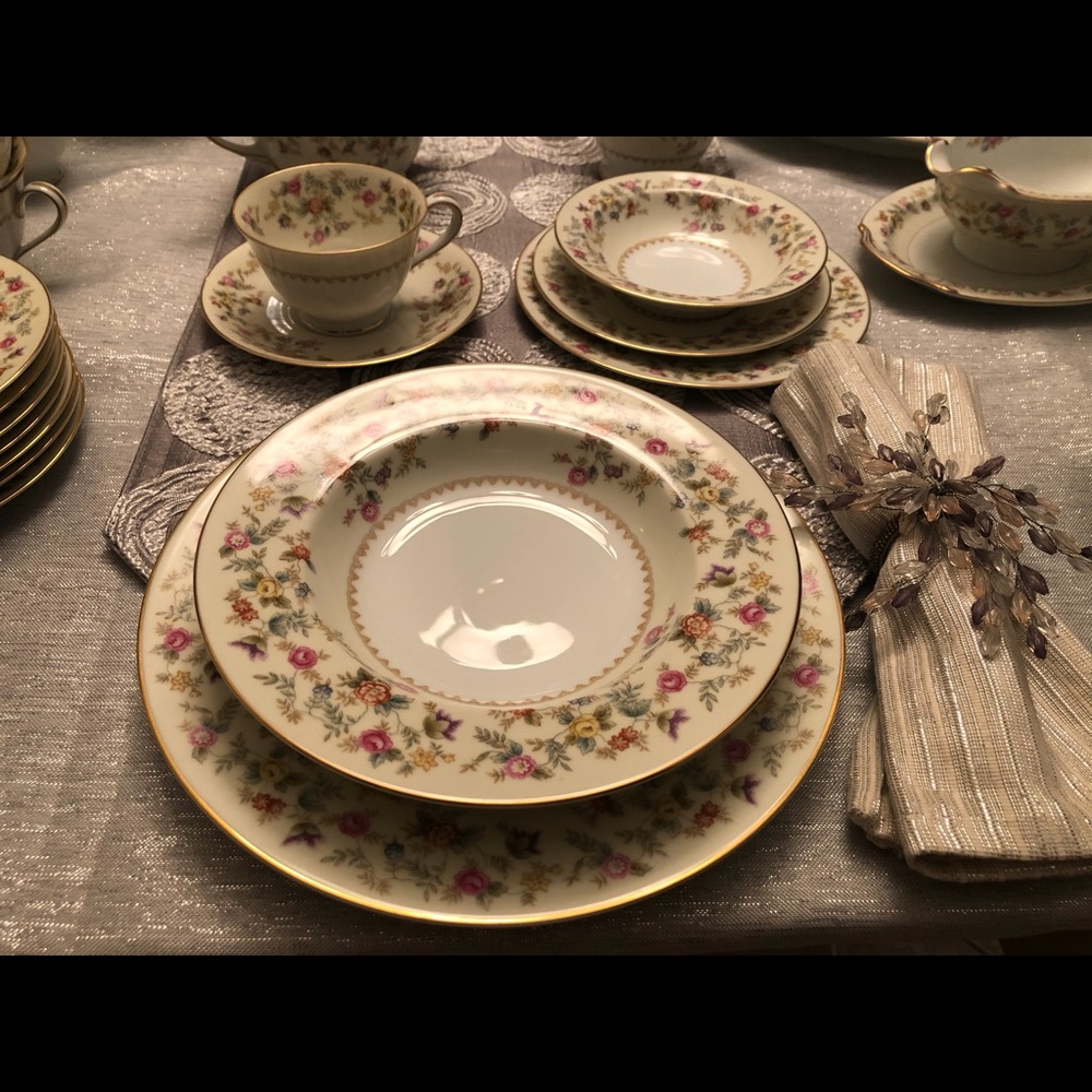 NORITAKE CHINA SET